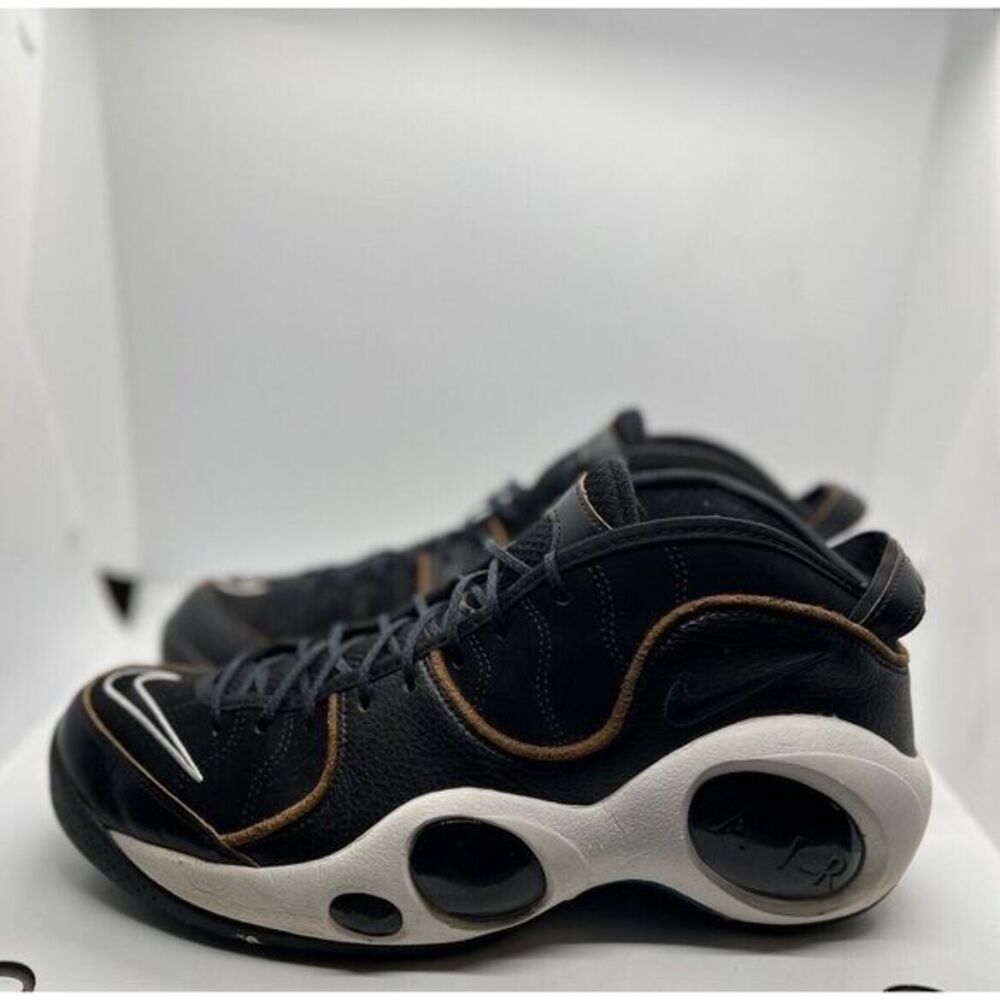 Nike Men's Black and White Sneakers